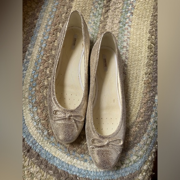 🌟 Holiday Glamour 🌟 Geox Respira Gold Ballet Flat US Sz 9 like new Barely Worn. - Picture 6 of 6